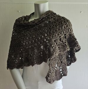 NWOT BROWN HAND CROCHETED SHAWL